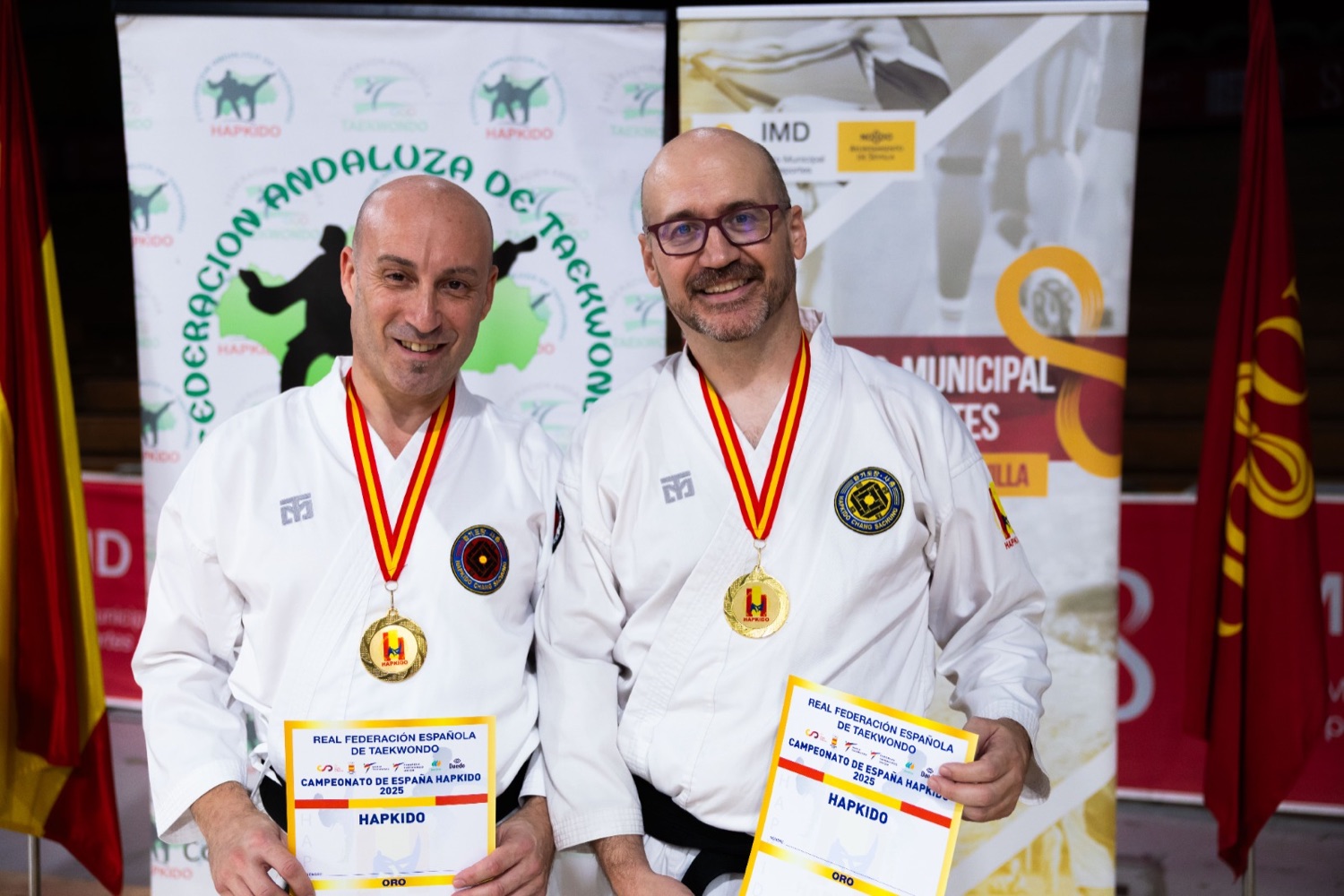 Representantes de Hapkido SaChung con sus medallas de oro de 2025