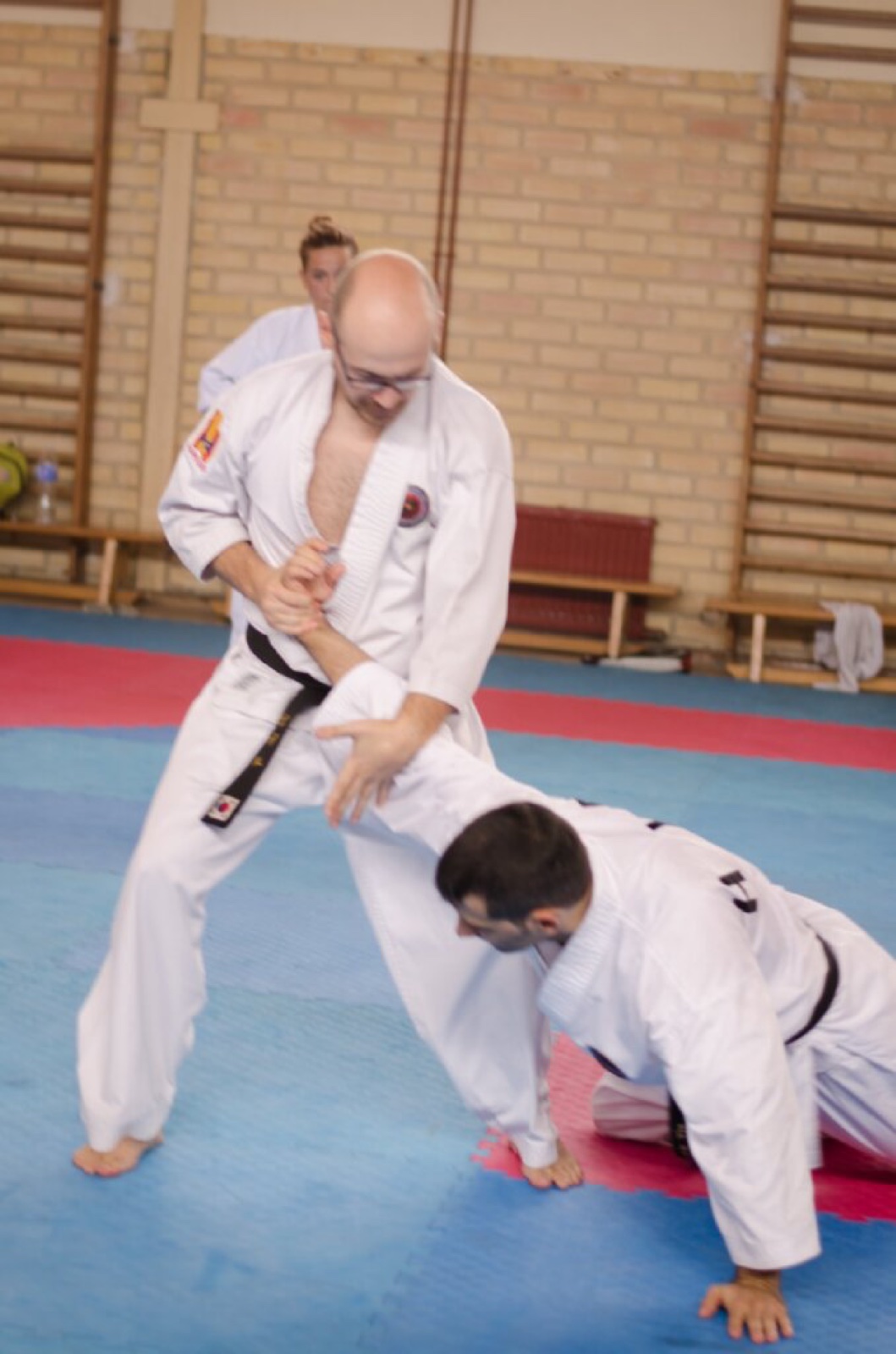 David Martínez aplicando un control de muñeca